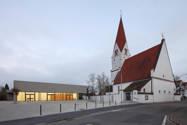 Gemeindehaus Pfuhl und St. Ulrichkirche